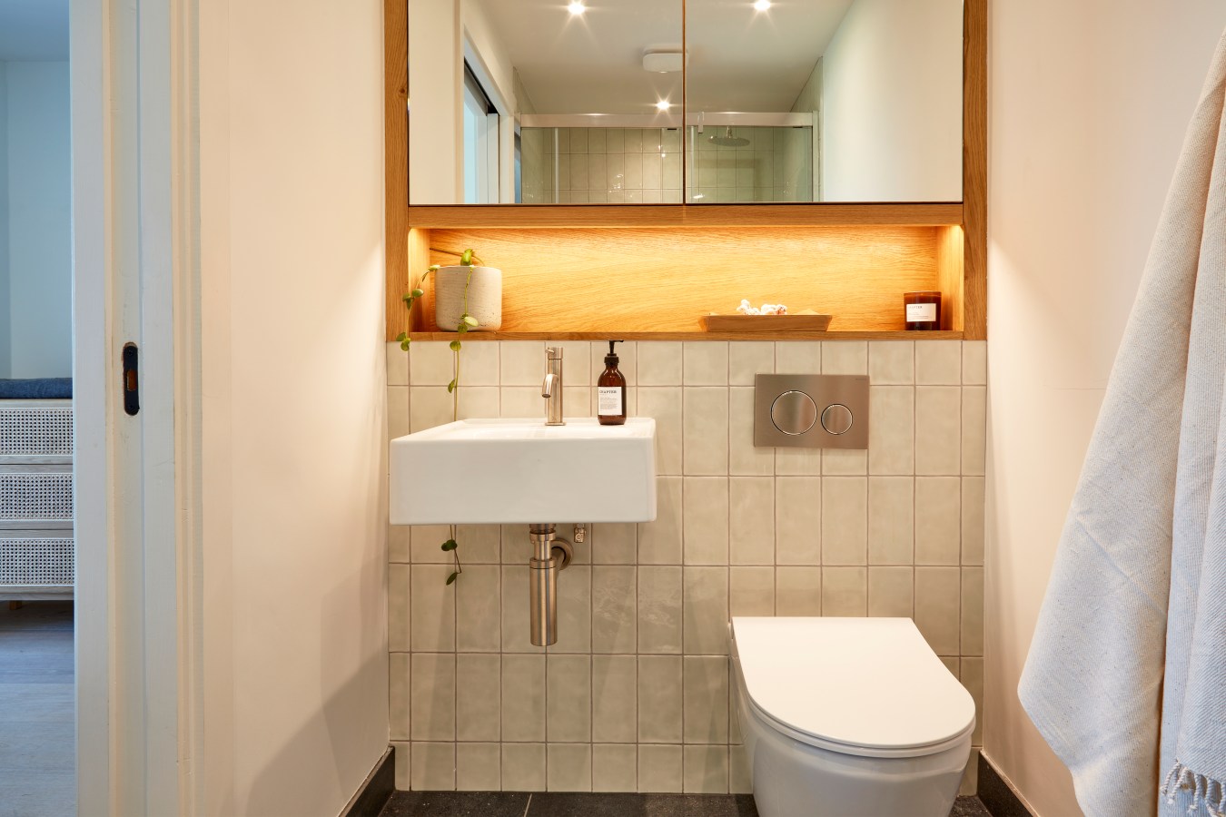 Highcliffe, Cornwall Holiday Homes review The Wordrobe